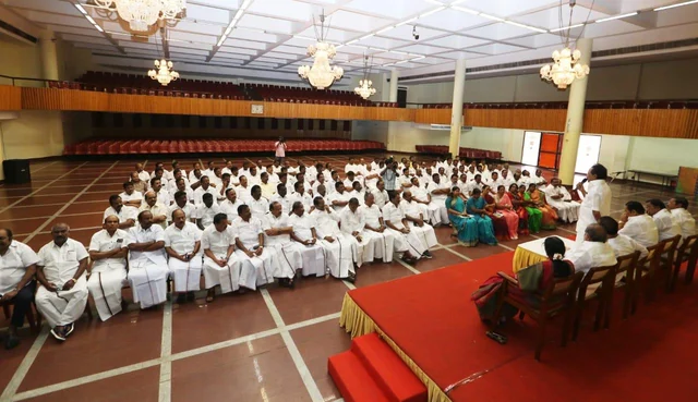 ``வழக்குதானே... தடை இல்லையே” - 3 தொகுதிகளுக்கும் சேர்த்து தேர்தல் நடத்த தி.மு.க மா.செ கூட்டத்தில் தீர்மானம்
