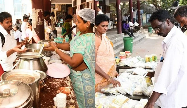 பதினைந்து ரூபாயில் பசியாறலாம்...ரிப்பன் மாளிகையில் ஒரு மூலிகை அட்சய பாத்திரம்!
