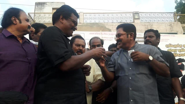 `இரட்டை இலை துரோகிகளின் சின்னமாகிவிட்டது!’ - டி.டி.வி. தினகரன் பேச்சு