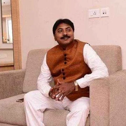 `உப்புக்கல் வைரமானாலும் ராகுல் காந்தி பிரதமராக முடியாது!’ - பி.சி.அன்பழகன்