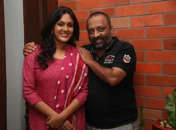 ’காலேஜ்ல என் பெயர் 'பழம்'ங்க’ - கலகலக்கும் தேவதர்ஷினி!