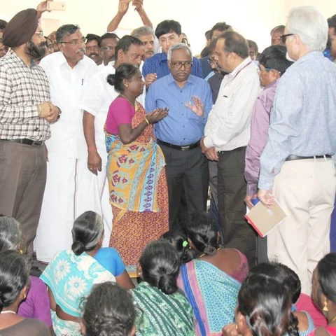 `மொழிகள் வேறுபட்டாலும், உணர்வுகள் ஒன்றுதான்’ - நாகையில் கண்கலங்கிய மத்தியக் குழுவினர்