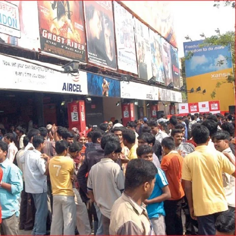 நடிகர்களுக்கு வெறித்தனமான ரசிகரா நீங்கள்? `செலிபிரிட்டி வொர்ஷிப் சிண்ட்ரோம்' அலர்ட்! #CelebrityWorshipSyndrome