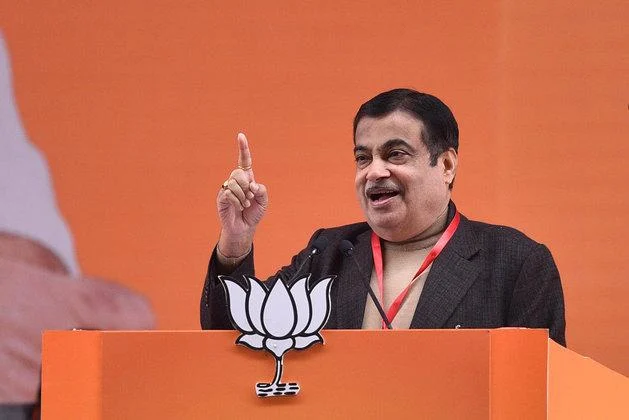 `குடும்பத்தைக் கவனிக்காதவர்களால் நாட்டை நிர்வகிக்க முடியாது!' - மோடியைச் சீண்டுகிறாரா கட்கரி?