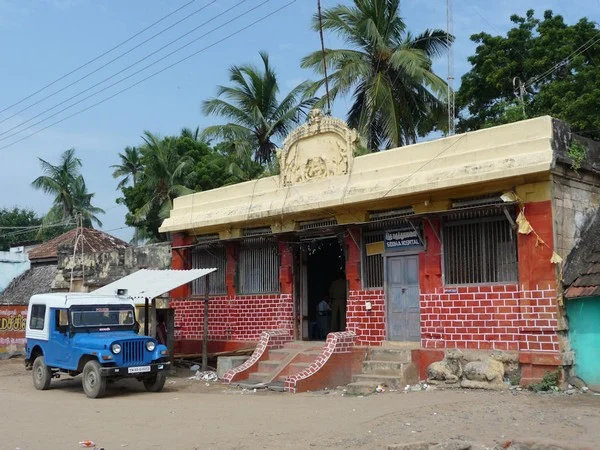 போலீஸ்காரர் மகனுக்காக வாங்கிய கிரிக்கெட் பேட்டால், பணிமாற்றத்துக்குள்ளான இன்ஸ்பெக்டர்!