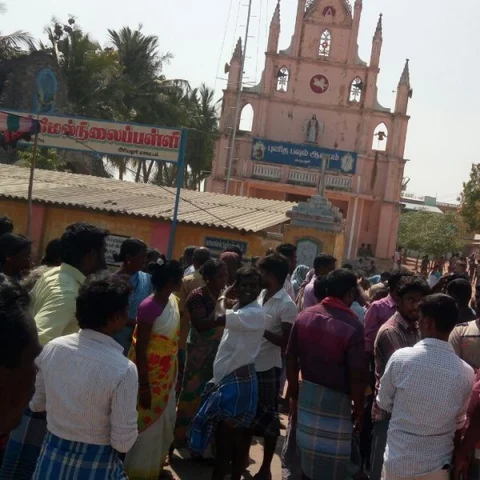 `உசுரோட மதிப்பு 5 லட்சம்தானா?' - நீதிகேட்டு சடலத்துடன் மறியல் செய்த உறவினர்கள்