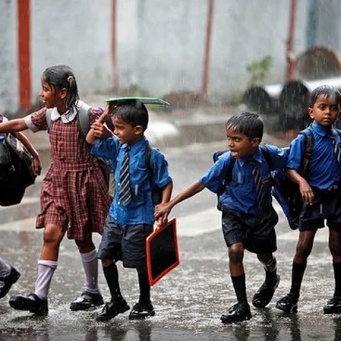 மழை பெய்தால் `நோ லீவ்'! பள்ளிக் கல்வித் துறை புதிய கட்டுப்பாடு