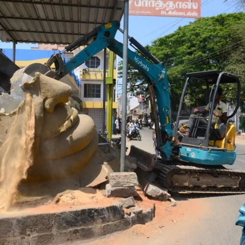 ஜெயலலிதா மணல் சிற்பம், ராகுல் காந்தி வரவேற்பு பதாகை அகற்றம் நாகர்கோவிலில் அதிரடித்த அதிகாரிகள்!