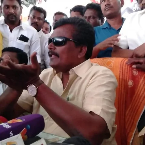 `அது அ.தி.மு.க காம்ப்ளக்ஸ், அங்கு பணம் வைப்போமா?!'- கொதிக்கும் தங்க தமிழ்ச்செல்வன்