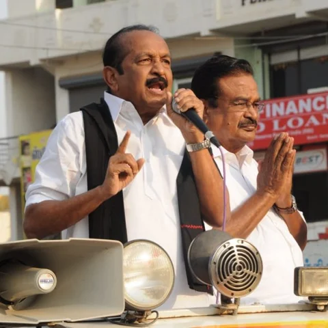 'கண் கலங்கிய கணேசமூர்த்தி; தேற்றிய வைகோ!' - வாக்குச் சேகரிப்பில் நெகிழ்ச்சி