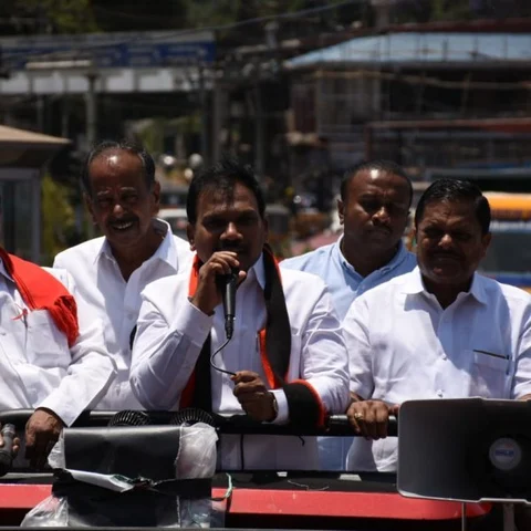 `வெற்றி பெறாவிட்டாலும், முடங்கிவிட மாட்டேன்!' - நீலகிரி பிரசாரத்தில் ஆ.ராசா