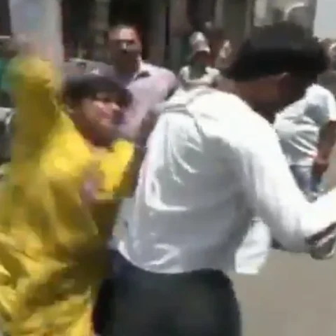 `பணம் கொடுத்தால் மறைத்துவிடுகிறேன்!'- போலி லஞ்ச ஒழிப்புத்துறை அதிகாரியை நடுவீதியில் பதறவைத்த பெண்
