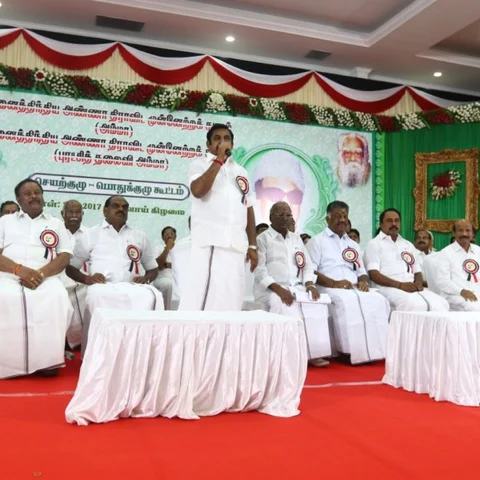 ’ஓராயிரம் தினகரன்கள் வந்தாலும் அசைக்க முடியாது’ - பொதுக்குழுவில் சூளுரைத்த எடப்பாடி பழனிசாமி