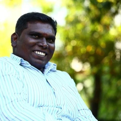 "நா.முத்துக்குமாருக்கும் எனக்கும் சண்டை வந்தா, வாய்ப்பு தர்றேன்னார் ராம்!" - பாடலாசிரியர் கருணாகரன்