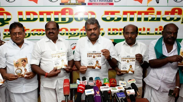 `18 சட்டமன்றத் தொகுதிகளிலும் அ.தி.மு.க வேட்பாளர்கள் வெற்றிபெற்றதாக உணர்கிறேன்!' - ஜி.கே.வாசன்