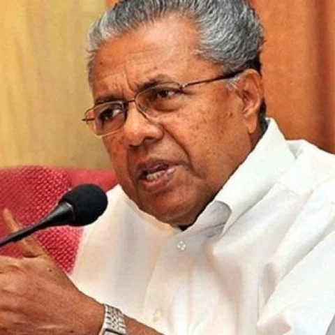 `இதுவரை 30 பெண்கள் சபரிமலை செல்ல முயன்றுள்ளனர்!' - அறிக்கை தாக்கல் செய்த கேரள முதல்வர்