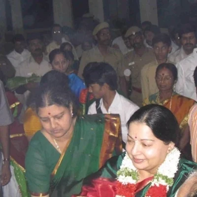 சசிகலா, ஜெயலலிதாவின் மாய உலகம் : சசிகலா, ஜெயலலிதாவின் உடன்பிறவாச் சகோதரியான கதை! அத்தியாயம் - 10
