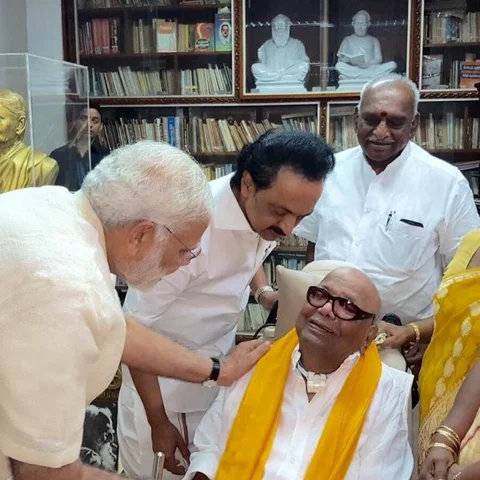 கருணாநிதி - மோடி சந்திப்பின் பின்னணியில் அரசியல் கணக்கு?!