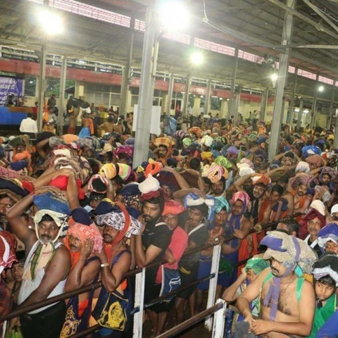 சபரிமலையில் பெண்களைத் தடுத்ததாக 3701 பேர் கைது!