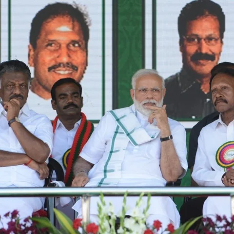 `விஜயகாந்த் வந்துட்டாரா?, நாளை வரைதான் கெடு' - ஓ.பி.எஸ்ஸிடம் கறார் காட்டிய மோடி