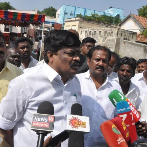 `அ.தி.மு.கவின் தலைமையை ஏற்கும் கட்சிதான் தமிழ்நாட்டில் வெல்லும்!’ - அமைச்சர் ராஜேந்திர பாலாஜி