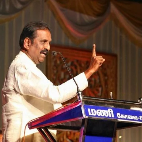 `ஹோட்டல் உணவு ஒவ்வாமை’ - மதுரை மருத்துவமனையில் வைரமுத்து அனுமதி!