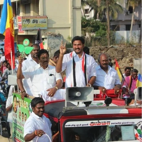 `அங்கு ஒரு பிரயோஜனமும் இல்லை; மத்திய சென்னைக்குப் போவோம்!’ - தூபம்போட்ட அ.தி.மு.க நிர்வாகிகள்