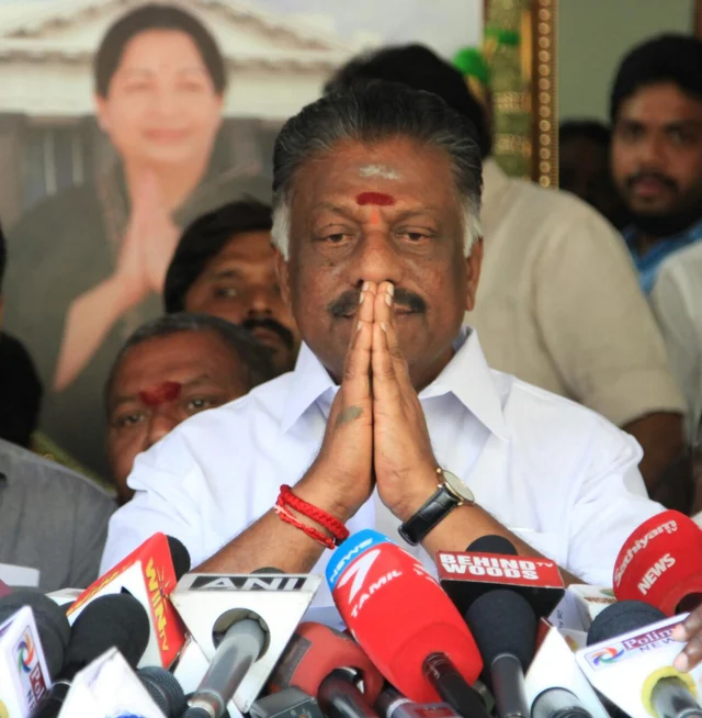 எம்.ஜி.ஆர் நுாற்றாண்டு விழா- மாஸ்டர் பிளானில் ஓ.பி.எஸ்!