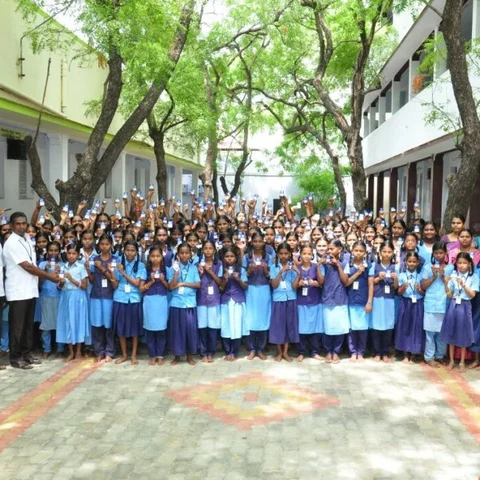 கோவில்பட்டி வட்டார நூலகத்தில் உறுப்பினராக இணைந்த 193 மாணவிகள்!