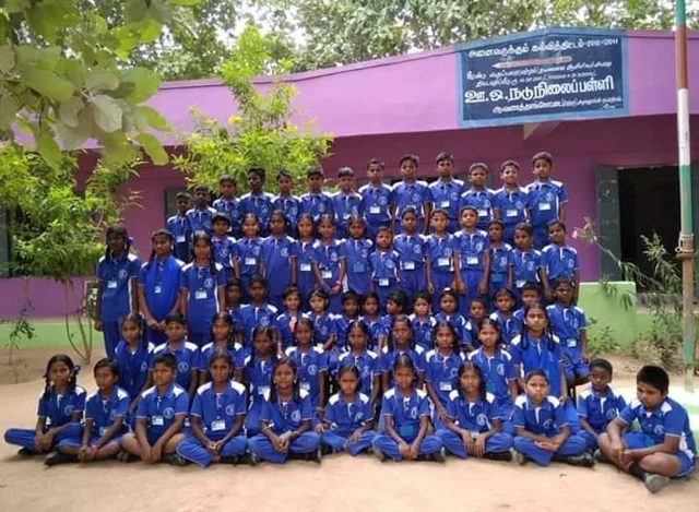 மாணவர்களுக்குத் தொழிற்கல்வி பயிற்சி! - அசத்தும் அரசு நடுநிலைப்பள்ளி