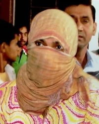 டெல்லி சிறுமியை 2 பேர் கற்பழித்த கொடுமை!
