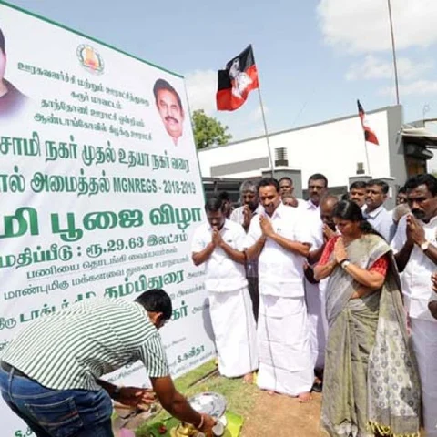 பள்ளிச் சீருடையில் இருந்தால் கட்டணம் கிடையாது! - அமைச்சர் எம்.ஆர்.விஜயபாஸ்கர் தகவல்