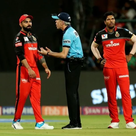 தவறான நோ பாலால் கோலி ஆங்கிரி; அம்பயர் அப்செட் - கதவுகளை உடைத்து தண்டம் கட்டிய அம்பயர்