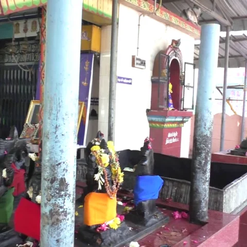 இடதுபக்கம் போலீஸ் ஸ்டேஷன்... வலதுபக்கம் விநாயகர் கோயில்... கைவரிசைகாட்டிய கொள்ளையர்கள்