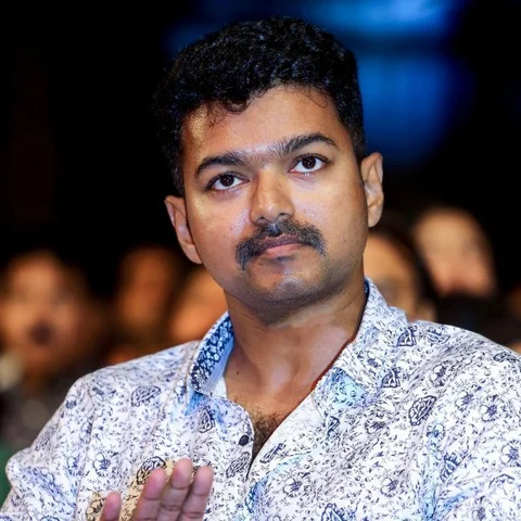 `விஜய் அண்ணாவ எனக்குப் பிடிக்கும்; அப்படி பேசினதுக்கு வருத்தப்படுறேன்!’ - நடிகர் கருணாகரன் ட்வீட்