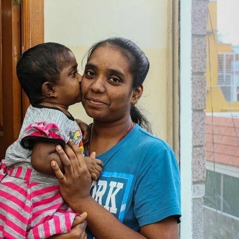 குழந்தையைக் காப்பாற்றும் போராட்டம்... கல்லீரல் தானம் தந்து, கஷ்டங்களை எதிர்கொண்டு காப்பாற்றிய தாய்!