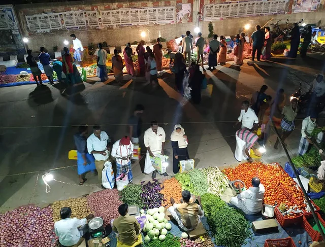 பேருந்து நிலையத்தில் காய்கறிச் சந்தை!- விகடன் செய்தியால் பயன்பாட்டுக்கு வந்த பேருந்து நிலையம்