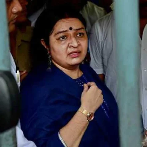 `தேர்தல் நாடகமாடி, எங்க பணத்தை தீபா சுருட்டிட்டாங்க!'- விருப்ப மனு அளித்த நிர்வாகிகள் புலம்பல்