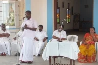 உவரி கிராமத்தில் உதயகுமார்; உருமாறும் போராட்ட வடிவம்