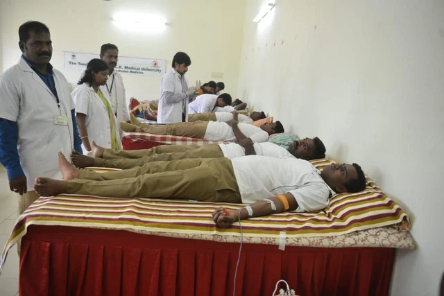 காவல்துறை... ஒரே நாள்... 20,000 யூனிட் ரத்ததானம்! - பாதுகாக்கும் வசதி இருக்கிறதா? #BloodDonation #DataStory