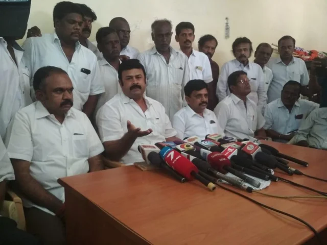அன்று திருநாவுக்கரசு பொள்ளாச்சியில் இல்லை!"- திடீரெனத் திசை மாறும் பொள்ளாச்சி வழக்கு