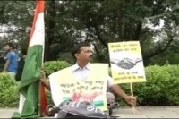 நிலக்கரி முறைகேடு: பிரதமர் வீட்டை முற்றுகையிட முயன்ற ஹசாரே குழுவினர் கைது!