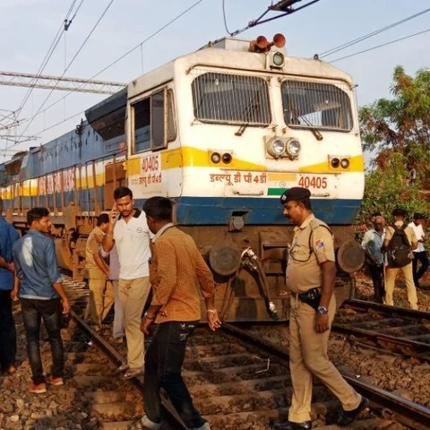 `ரயில் மோதி கடந்த 3 ஆண்டுகளில் சுமார் 50,000 பேர் பலி' - மத்திய அமைச்சர் தகவல்!