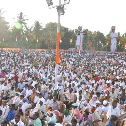 ``திருநெல்வேலி காங்கிரஸ் கட்சியின் கோட்டை” - ராகுல் கூட்டத்தில் தொண்டர்கள் கோஷம்