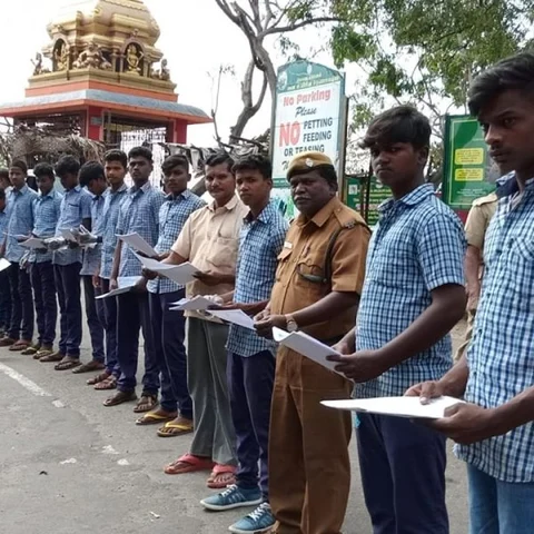 ‘பிளாஸ்டிக் பேரழிவு; சுற்றுலா பயணிகளுக்கு விழிப்பு உணர்வு’- அரசு பள்ளி மாணவர்களுக்கு குவியும் பாராட்டுகள்