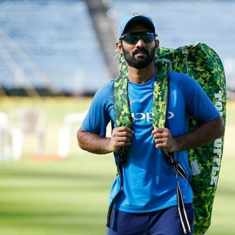 ``தோனி இருக்கும்போது நான் ஒரு ஃபர்ஸ்ட் எய்ட் பாக்ஸ்தான்!”- தினேஷ் கார்த்திக் ஓப்பன்டாக்