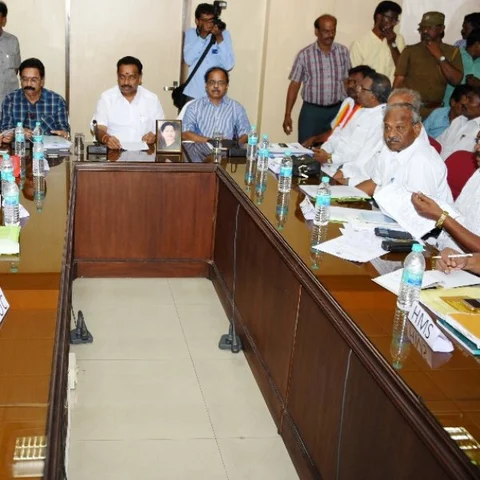 பேச்சுவார்த்தை தோல்வி.. பல்வேறு பகுதிகளில் போக்குவரத்து சங்கங்களின் வேலை நிறுத்தம் தொடக்கம்.!