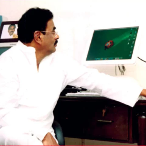 சசிகலா ஜாதகம் - 34 - ஜெயலலிதாவுக்குப் பின்னால் சசிகலா... சசிகலாவுக்குப் பின்னால் நடராசன்!