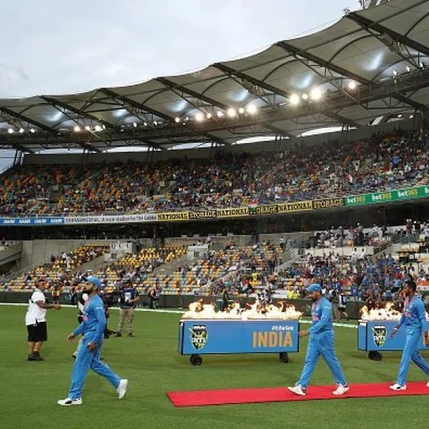 மாற்றமில்லா இந்திய அணி; டாஸ் வென்ற கோலி பந்துவீச முடிவு! #AusVInd