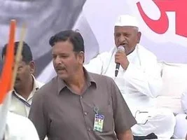 அன்னா ஹசாரே - ஆம் ஆத்மி மோதல் மீண்டும் வெடித்தது!
